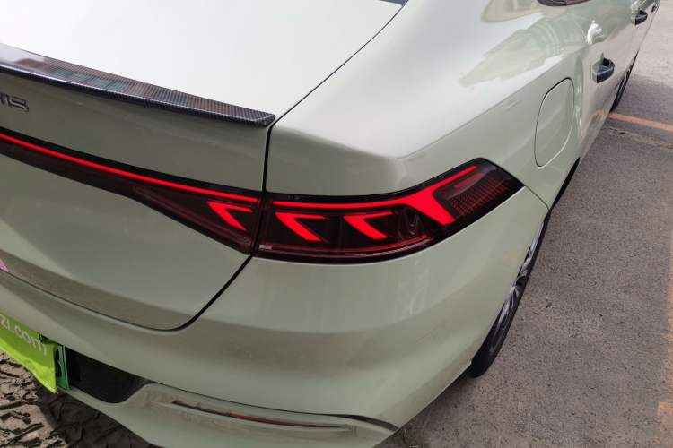 Used BYD Qin PLUS 2021 DM-i 120KM Flagship Model Right Rear Taillight