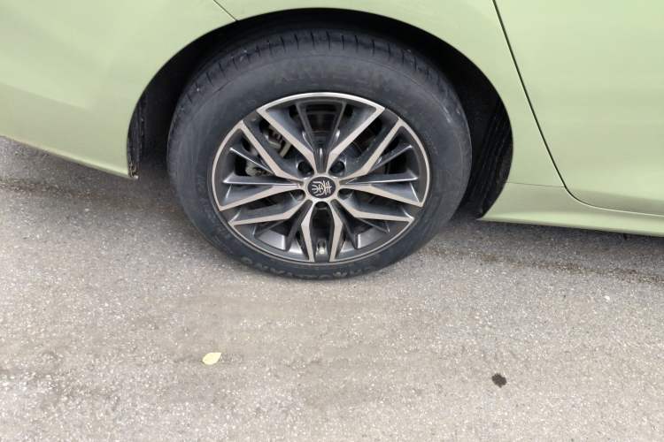 Used BYD Qin PLUS 2021 DM-i 55KM Flagship Model Right Rear Wheel Hub