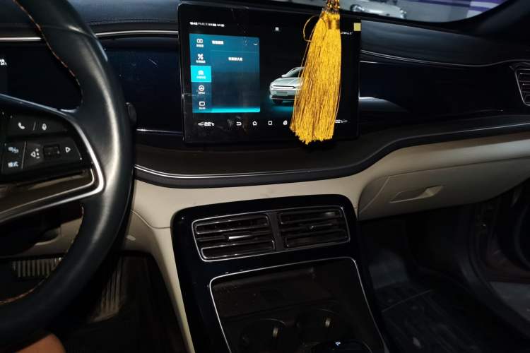 Used BYD Qin PLUS 2021 EV 500KM Luxury Model Audio And AC Panel