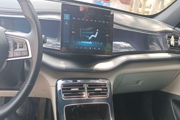 Used BYD Qin PLUS 2021 DM-i 55KM Flagship Model Audio And AC Panel