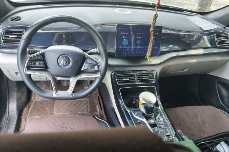 Used BYD Qin PLUS 2021 EV 500KM Luxury Model Center Console