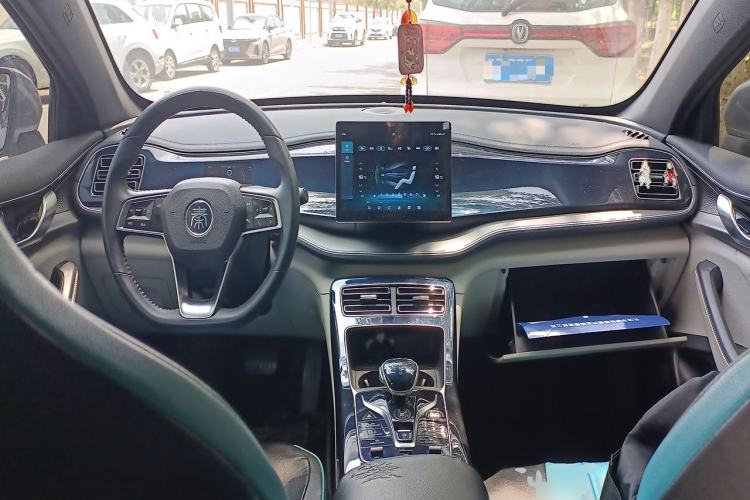 Used BYD Qin PLUS 2021 DM-i 55KM Flagship Model Center Console