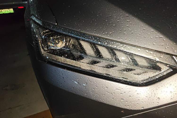 Used BYD Qin PLUS 2021 DM-i 120KM Prestige Model Right Front Headlight