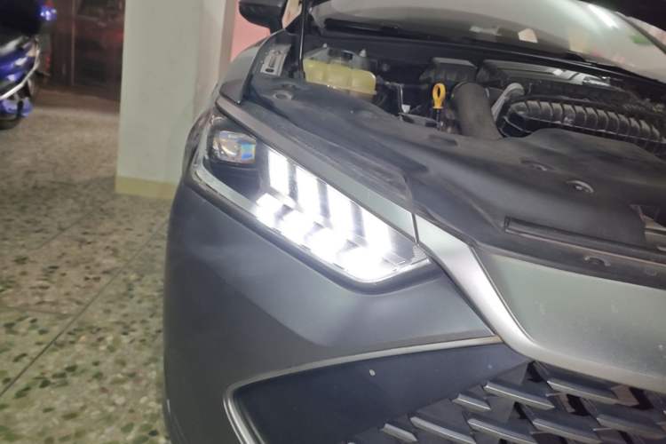 Used BYD Qin PLUS 2021 DM-i 120KM Prestige Model Right Front Headlight