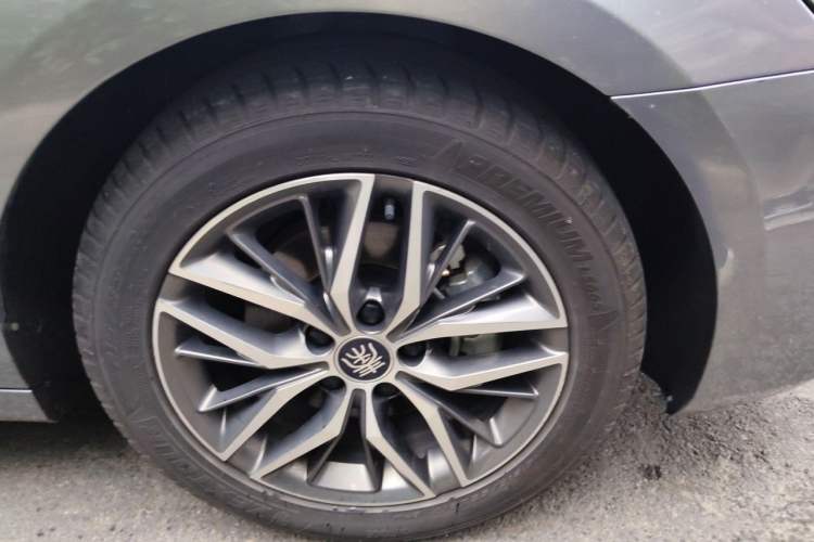 Used BYD Qin PLUS 2021 EV 500KM Luxury Model Right Front Wheel Hub