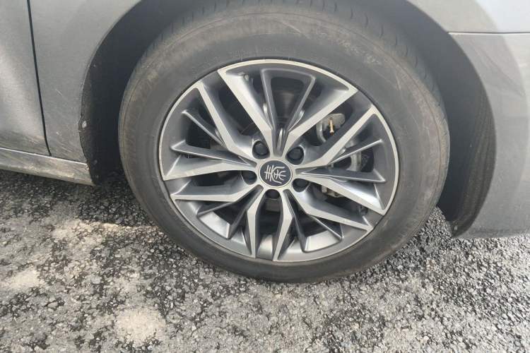 Used BYD Qin PLUS 2021 EV 500KM Luxury Model Right Front Wheel Hub