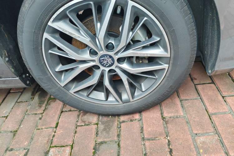 Used BYD Qin PLUS 2021 DM-i 55KM Flagship Model Right Front Wheel Hub