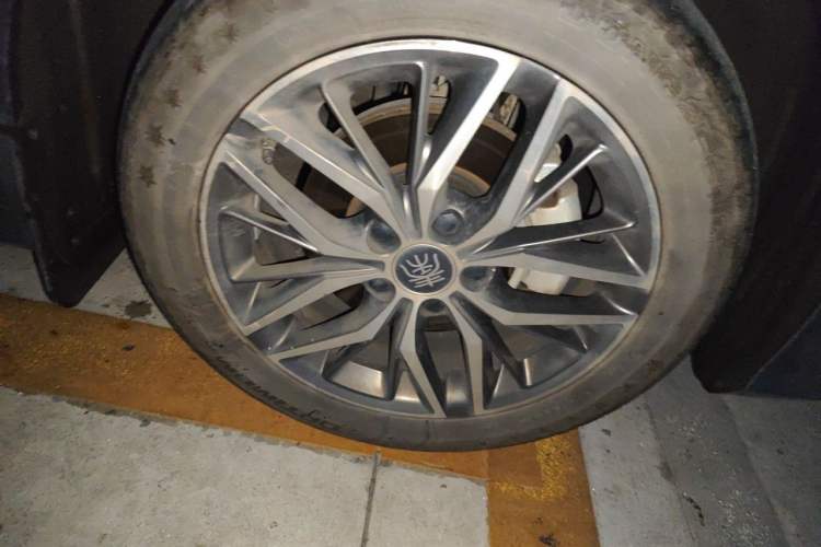 Used BYD Qin PLUS 2021 DM-i 120KM Prestige Model Right Front Wheel Hub