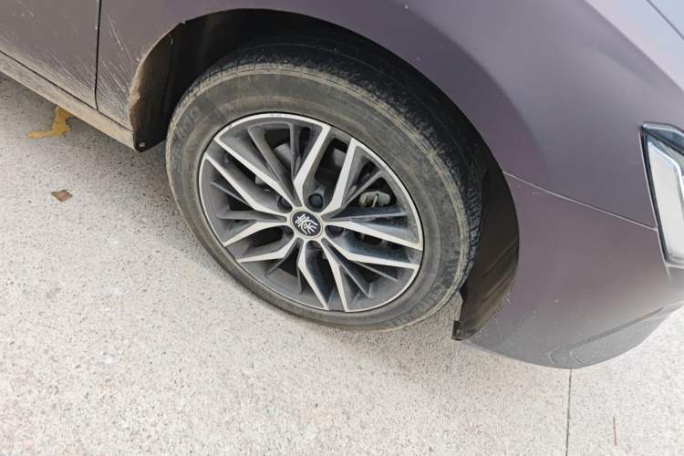 Used BYD Qin PLUS 2021 EV 400KM Luxury Model Right Front Wheel Hub