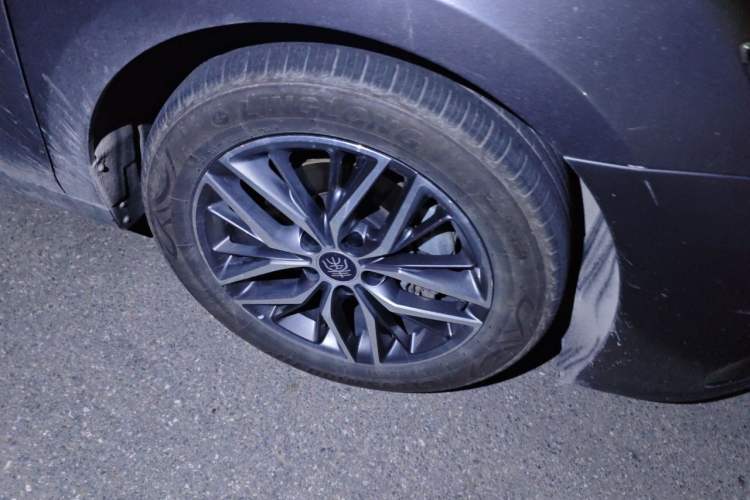 Used BYD Qin PLUS 2021 DM-i 55KM Flagship Model Right Front Wheel Hub