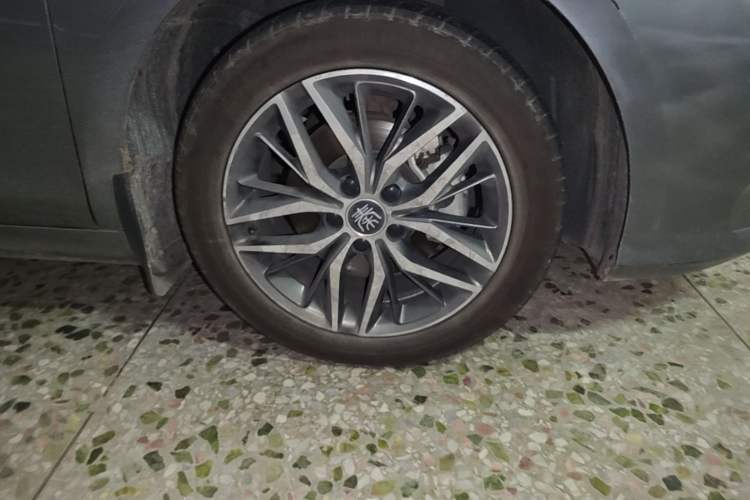 Used BYD Qin PLUS 2021 DM-i 120KM Prestige Model Right Front Wheel Hub