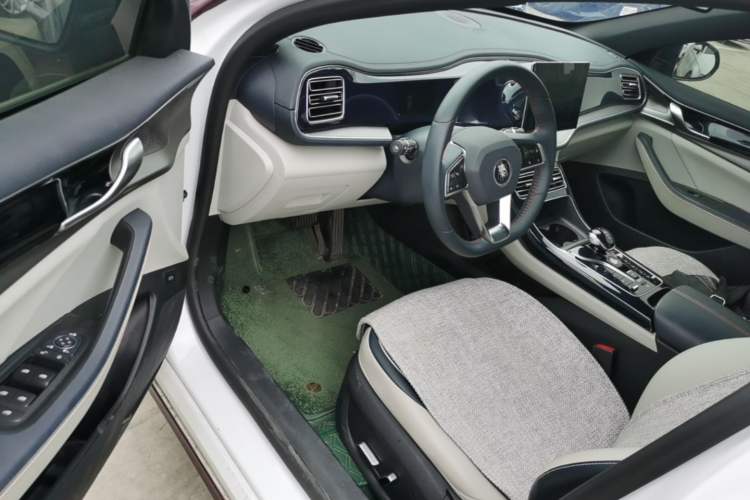 Used BYD Qin PLUS 2021 DM-i 55KM Flagship Model Driver Seat