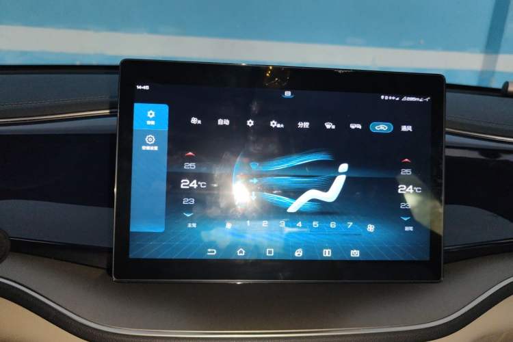 Used BYD Qin PLUS 2021 DM-i 55KM Flagship Model Audio And AC Panel
