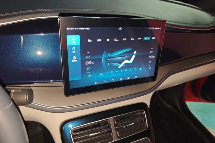 Used BYD Qin PLUS 2021 EV 400KM Luxury Model Audio And AC Panel