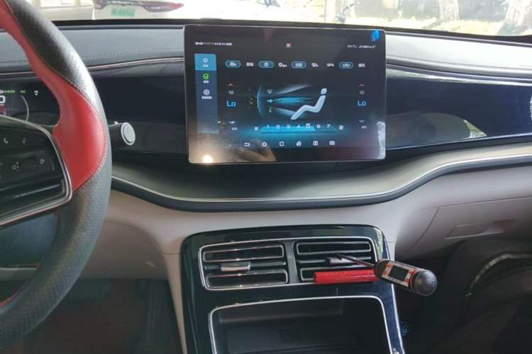 Used BYD Qin PLUS 2021 EV 400KM Luxury Model Audio And AC Panel