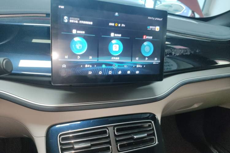 Used BYD Qin PLUS 2021 DM-i 55KM Flagship Model Audio And AC Panel