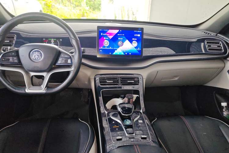 Used BYD Qin PLUS 2021 EV 500KM Luxury Model Center Console