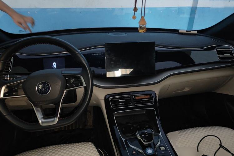Used BYD Qin PLUS 2021 DM-i 55KM Flagship Model Center Console