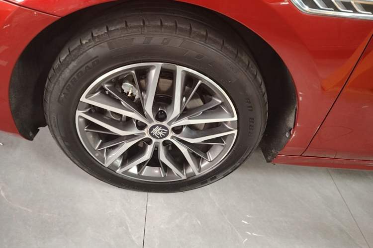 Used BYD Qin PLUS 2021 EV 500KM Premium Model Left Front Wheel Hub