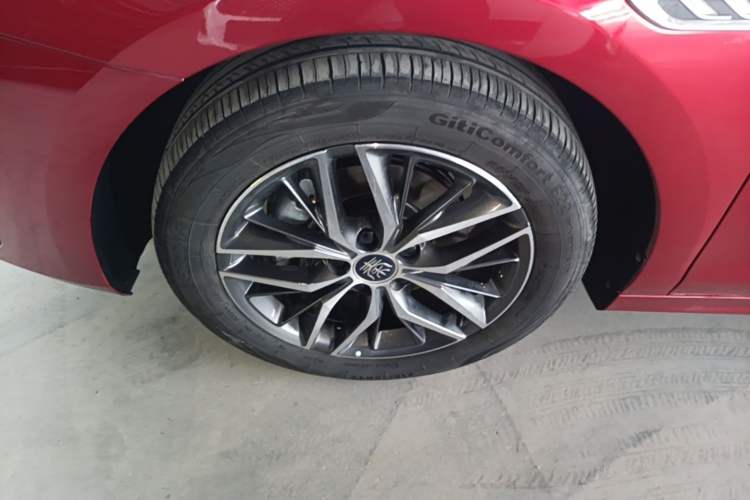 Used BYD Qin PLUS 2021 EV 500KM Premium Model Left Front Wheel Hub