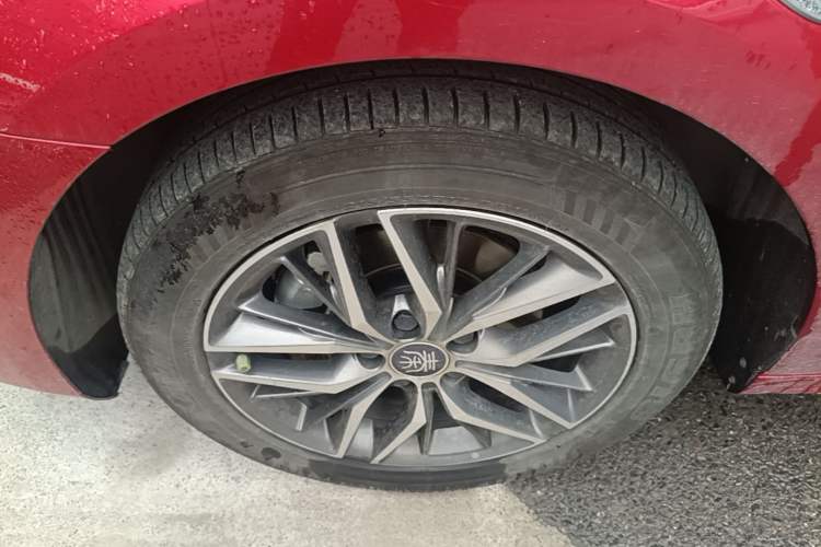 Used BYD Qin PLUS 2021 EV 400KM Luxury Model Left Front Wheel Hub