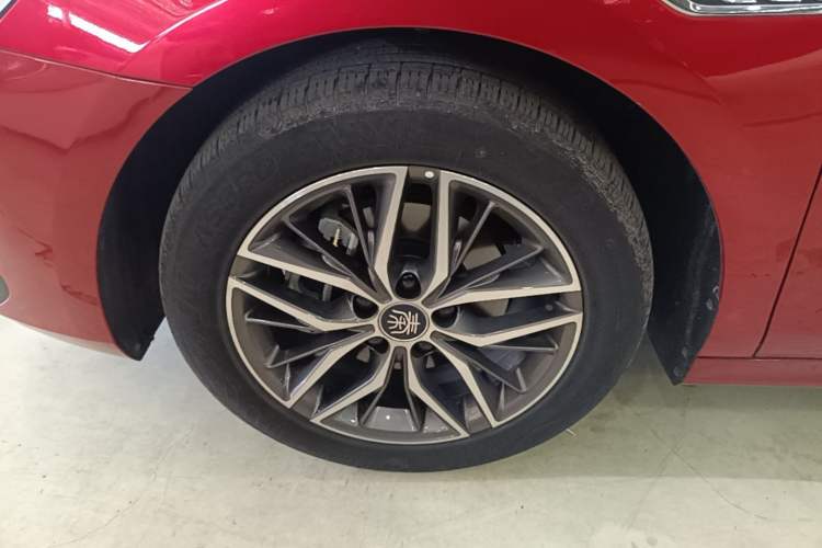 Used BYD Qin PLUS 2021 EV 500KM Premium Model Left Front Wheel Hub