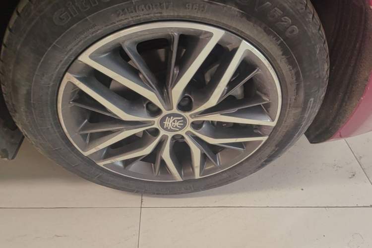 Used BYD Qin PLUS 2021 EV 500KM Luxury Model Right Front Wheel Hub