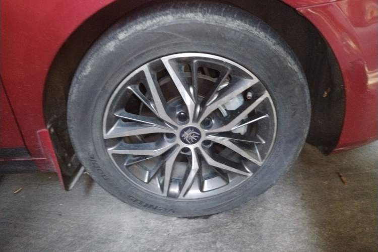 Used BYD Qin PLUS 2021 EV 500KM Luxury Model Right Front Wheel Hub