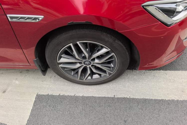 Used BYD Qin PLUS 2021 DM-i 120KM Flagship Model Right Front Wheel Hub