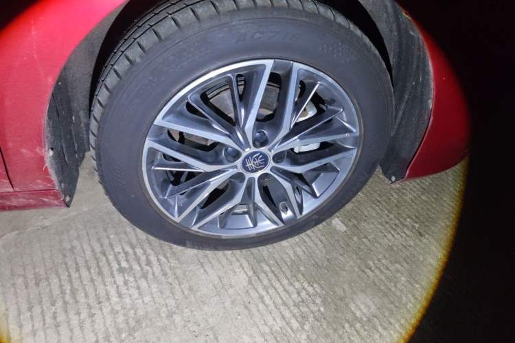 Used BYD Qin PLUS 2021 DM-i 55KM Flagship Model Right Front Wheel Hub