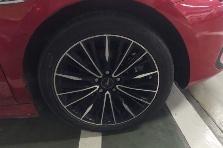 Used BYD Qin PLUS 2021 EV 600KM Flagship Model Right Front Wheel Hub