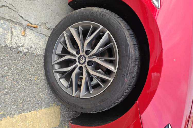Used BYD Qin PLUS 2021 DM-i 55KM Prestige Model Right Front Wheel Hub