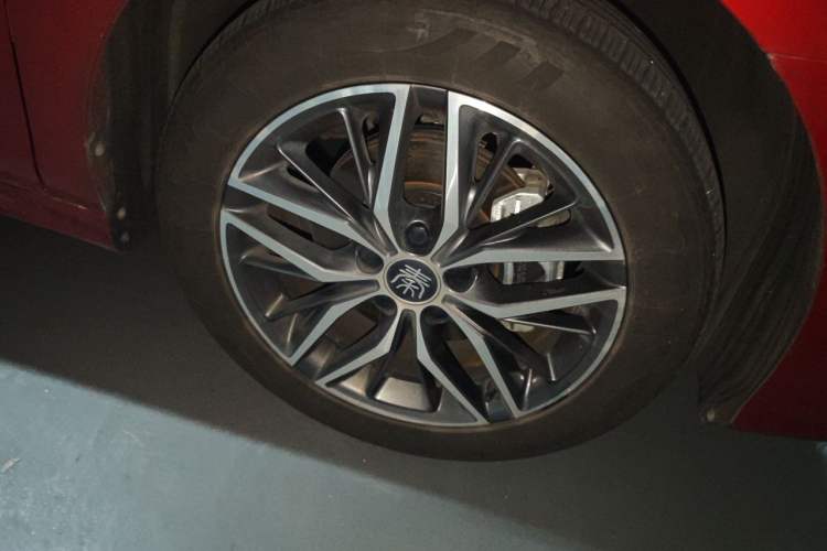 Used BYD Qin PLUS 2021 DM-i 120KM Prestige Model Right Front Wheel Hub