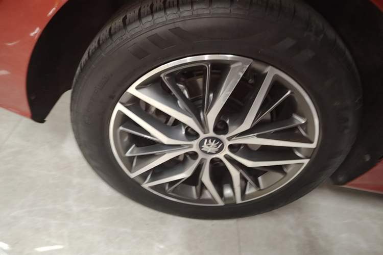 Used BYD Qin PLUS 2021 EV 500KM Premium Model Right Rear Wheel Hub