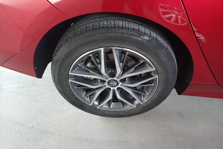 Used BYD Qin PLUS 2021 EV 500KM Premium Model Right Rear Wheel Hub