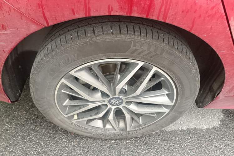Used BYD Qin PLUS 2021 EV 400KM Luxury Model Right Rear Wheel Hub