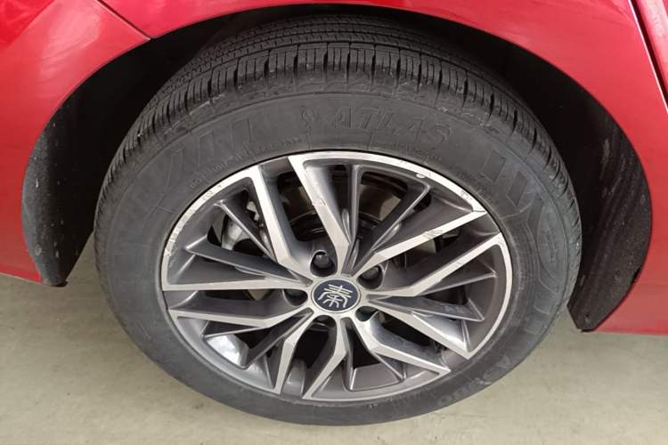 Used BYD Qin PLUS 2021 EV 500KM Premium Model Right Rear Wheel Hub