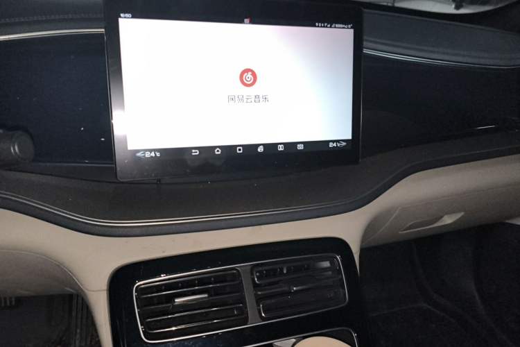 Used BYD Qin PLUS 2021 DM-i 55KM Flagship Model Audio And AC Panel