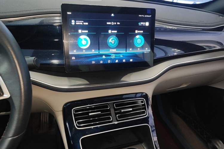 Used BYD Qin PLUS 2021 DM-i 55KM Flagship Model Audio And AC Panel
