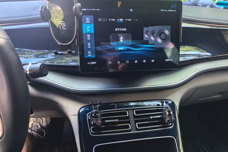 Used BYD Qin PLUS 2021 EV 500KM Luxury Model Audio And AC Panel