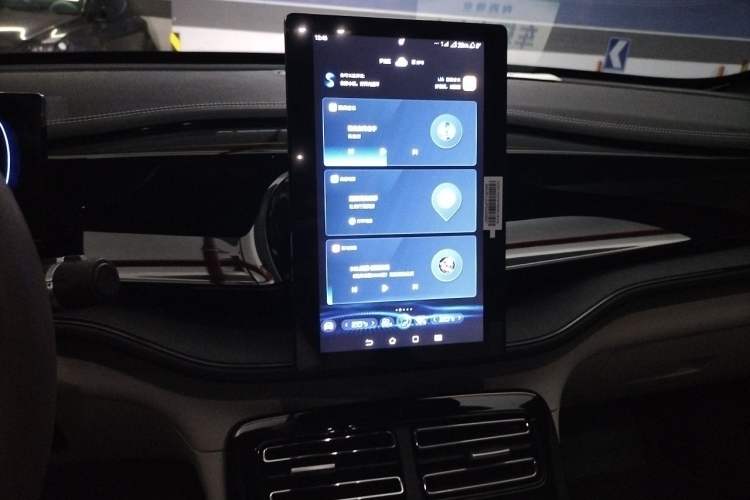 Used BYD Qin PLUS 2021 DM-i 55KM Prestige Model Audio And AC Panel