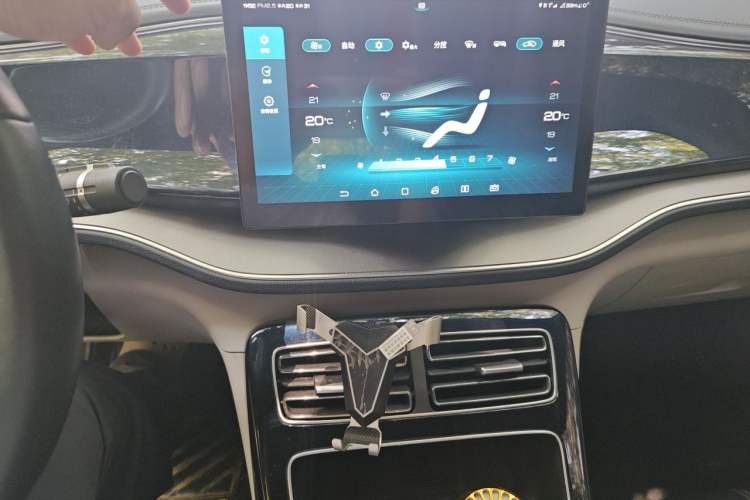 Used BYD Qin PLUS 2021 EV 500KM Luxury Model Audio And AC Panel