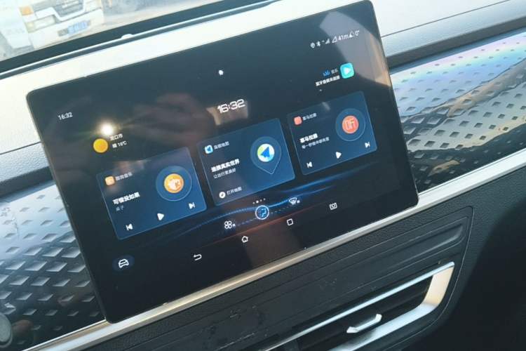 Used BYD Qin PLUS 2021 EV 400KM Leading Comfort Edition Audio And AC Panel