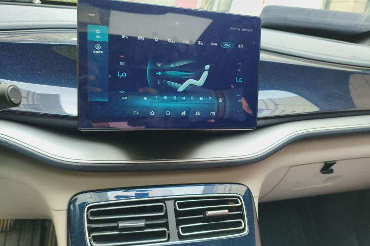 Used BYD Qin PLUS 2021 DM-i 120KM Prestige Model Audio And AC Panel