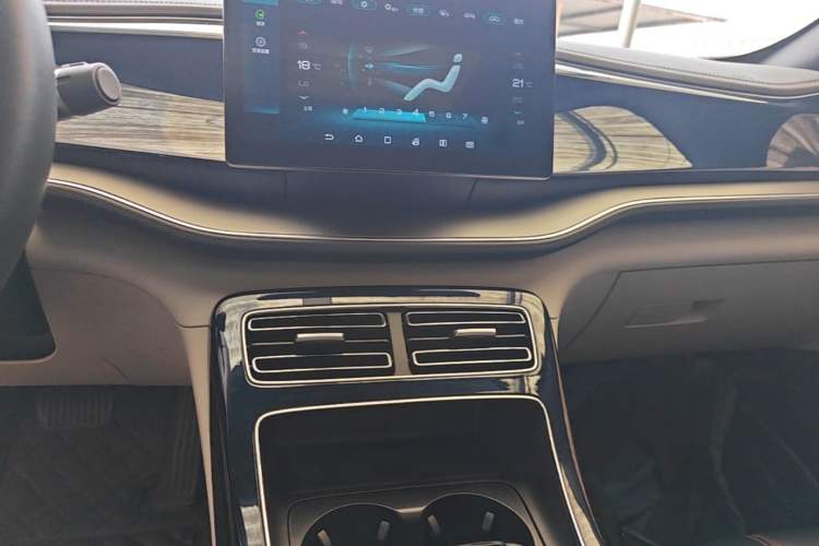Used BYD Qin PLUS 2021 EV 500KM Luxury Model Audio And AC Panel