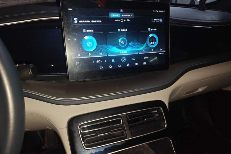Used BYD Qin PLUS 2021 DM-i 55KM Flagship Model Audio And AC Panel