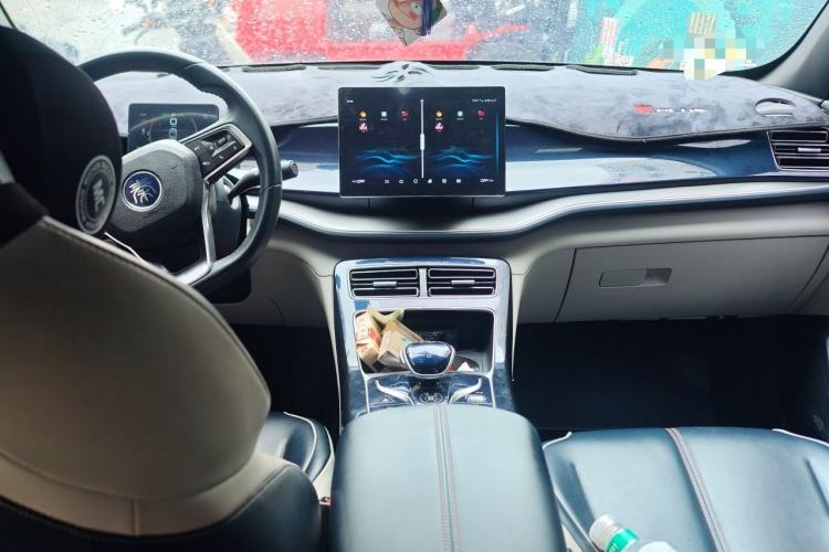 Used BYD Qin PLUS 2021 DM-i 55KM Flagship Model Center Console