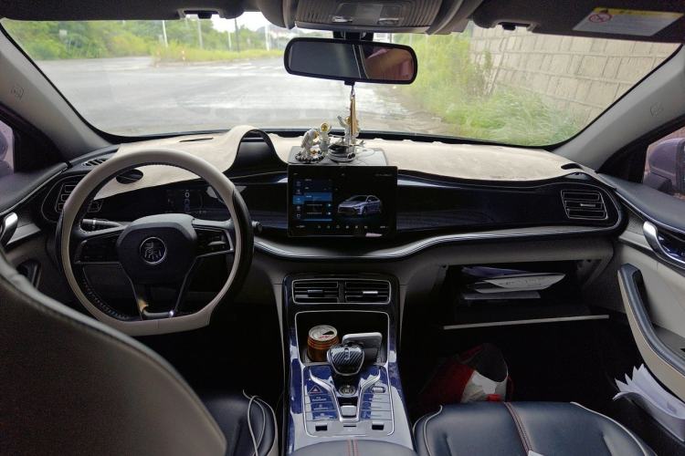 Used BYD Qin PLUS 2021 DM-i 55KM Flagship Model Center Console