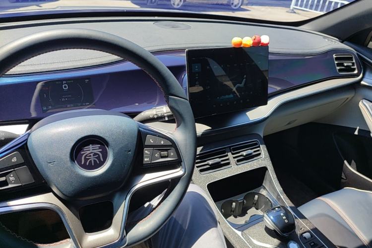Used BYD Qin PLUS 2021 EV 400KM Luxury Model Center Console