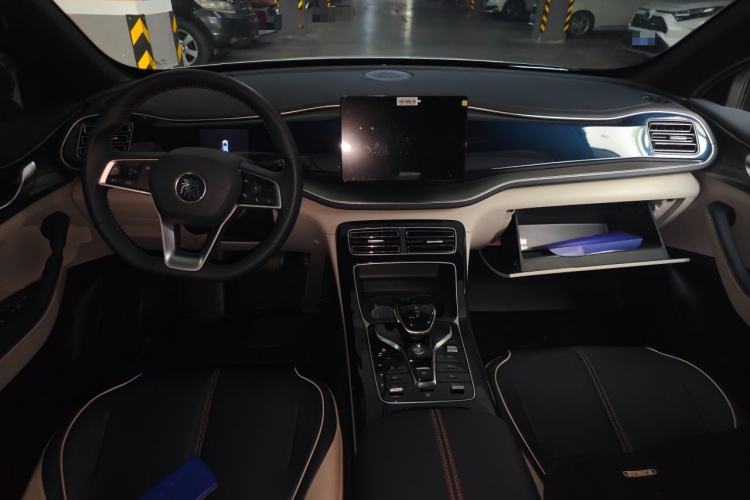 Used BYD Qin PLUS 2021 DM-i 55KM Flagship Model Center Console